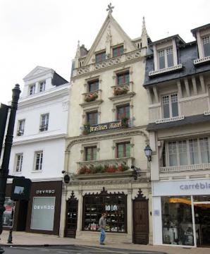 Exquisite Praline Shop in Montargis