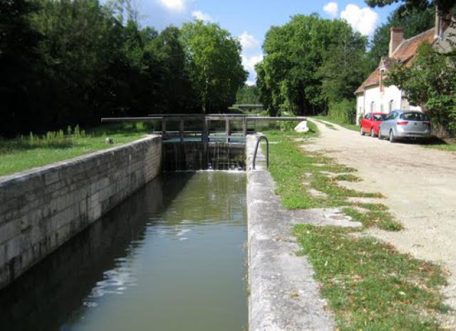 Canal d'Orléans, écluse de Rougemont. Chailly-en-Gâtinais, France.