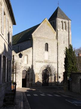 Beaugency (Loiret, France) : façade de l'abbatiale Notre-Dame