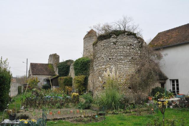 Château (ancien prieuré) de La Neuville-sur-Essonne, Loiret, France