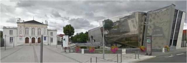 Montargis, Loiret. La médiathèque, vu de l'Avenue du Général de Gaulle. EN arrière plan au fond de la place du Pâtis, la salle des fêtes.…