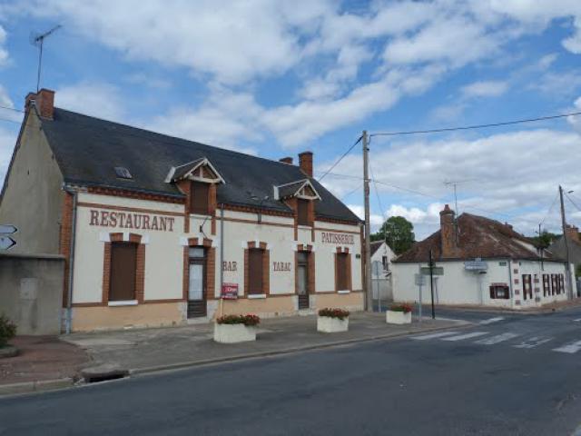 Ancien restaurant, bar tabac et patisserie.
