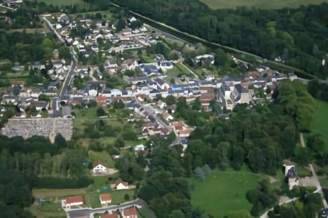 Vitry-aux-Loges from Top