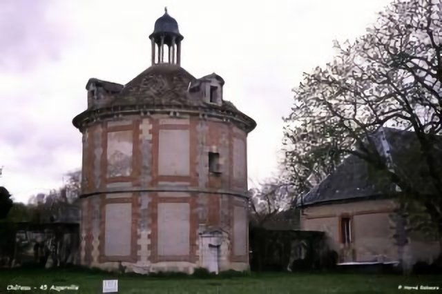 45 Augerville-la-Rivière - Pigeonnier château