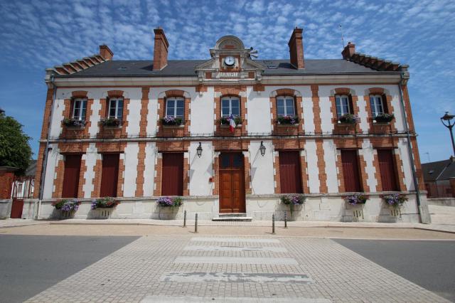 Mairie de Gidy en France.