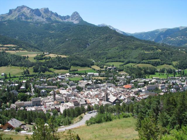 Panorama de Barcelonnette en été