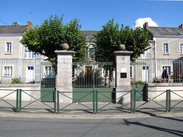 Façade avant de la mairie de Bazoches-les-Gallerandes