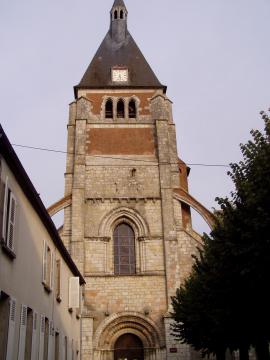 clocher de l'église de Lorris dans le Loiret (France)
