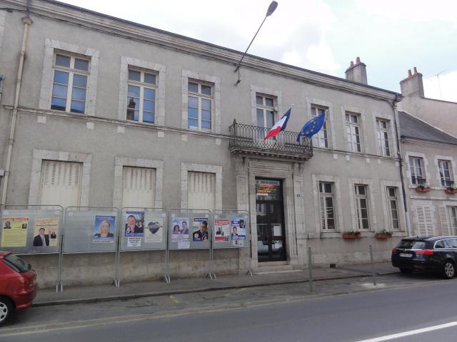 Cléry-Saint-André Mairie (à Cléry)