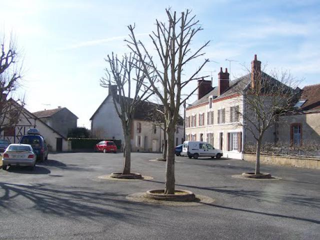 La grand-place de Poilly-lez-Gien (2)