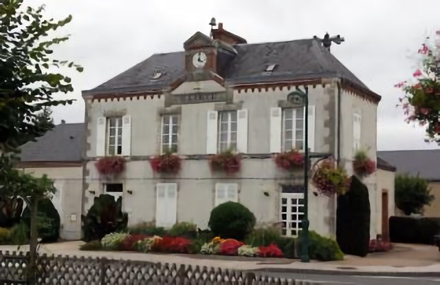 Poilly-lez-Gien, la Mairie fleurie