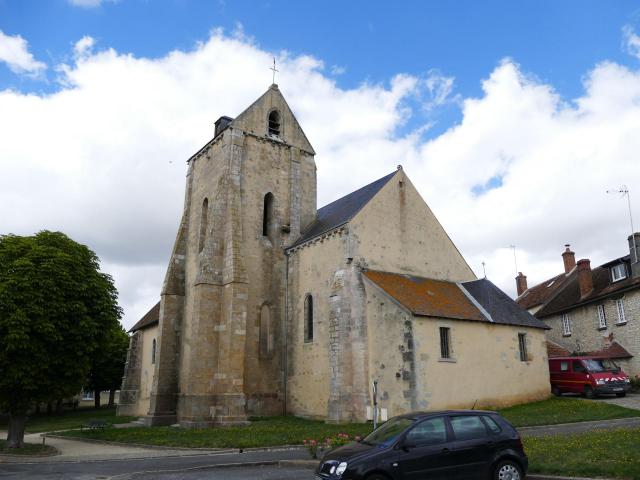 L'église Saint-Martin-et-Saint-Grégoire-de-Nicopolis à Estouy (Loiret, Centre-Val de Loire, France).