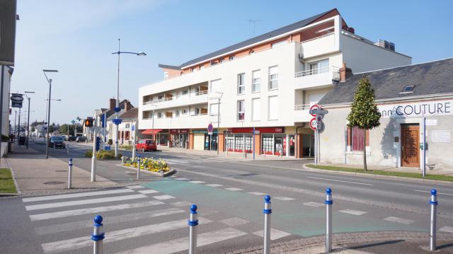 Quelques commerces situées dans la ville de Ormes, dans le département français du Loiret.