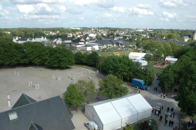 Photo prise en haut de la grande échelle des pompiers lors des Rencontres Saranaises 2006