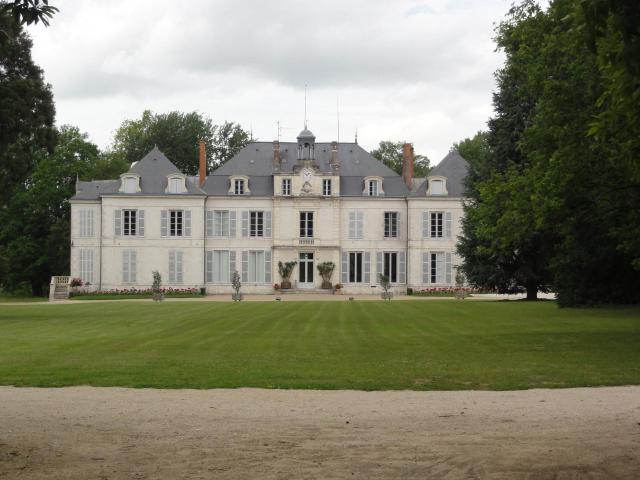 Dry (Loiret) château, centre de formation