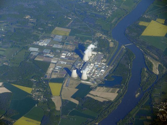 Vue aérienne de la centrale nucleaire de Dampierre