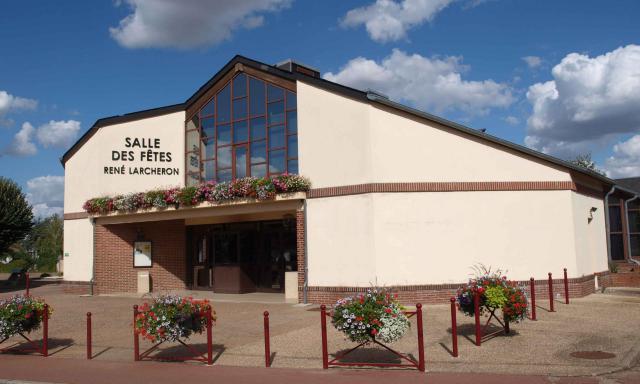 Ferrières-en-Gâtinais (Loiret, France) ; la salle des fêtes René Larcheron-02