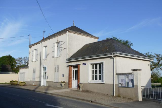 La mairie à Montigny (Loiret, Centre-Val de Loire, France).