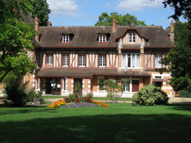 La mairie de Saint-Hilaire-Saint-Mesmin, Loiret, France
