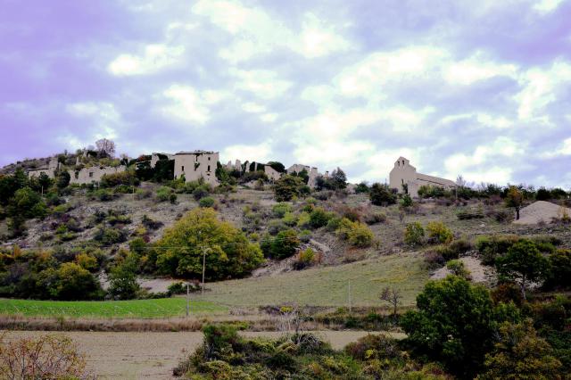 Village abandonné du Vieux Noyers, commune de Noyers sur Jabron (04)