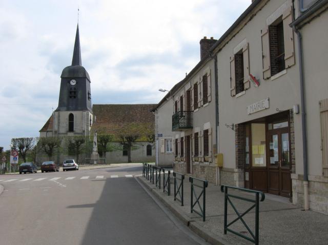 Nargis, mairie et église Saint-Germain (Loiret , région Centre)