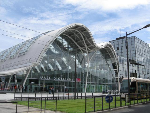 Gare SNCF d'Orléans (ouverte en 2007-2008) et tramway Architectes : Jean-Marie Duthilleul et François Bonnefille