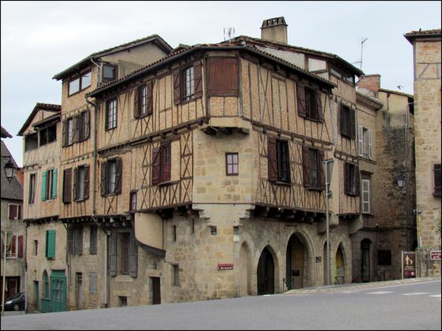 Vieilles maisons de Figeac (Lot) .