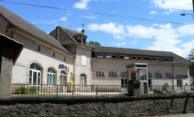 Aynac - Mairie et poste