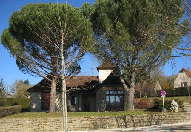 Photo de la mairie de Bio, Lot, France.