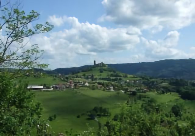 Tours de St Laurent vues depuis le plateau de Belmont
