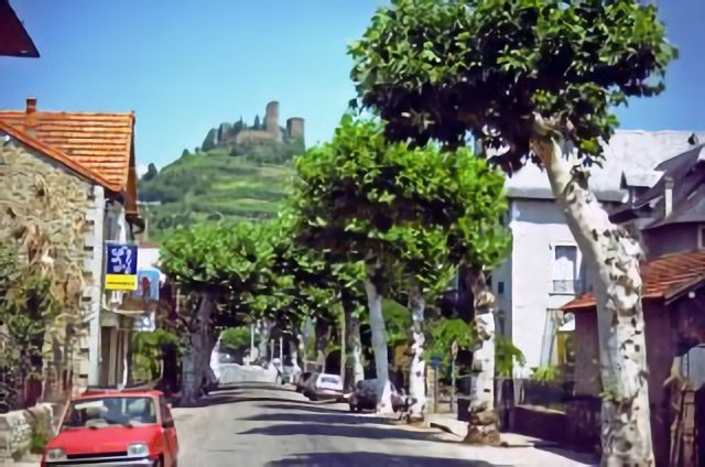 St Céré and the ruined Tours de St Laurent.