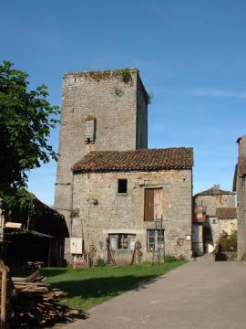 Tour de Sagnes (en 2002) à Cardaillac (bourg)