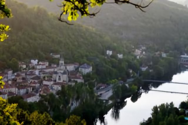 Vue d'Albas depuis la Table d'orientation. Source Photo libre de droits de Jerome Bourreau Guggenheim ()