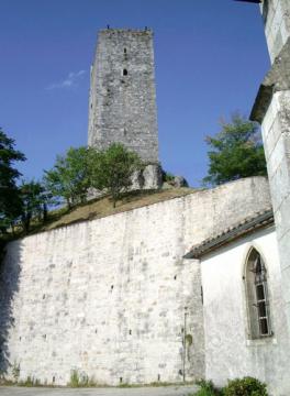 Montcuq - Au pied de la tour