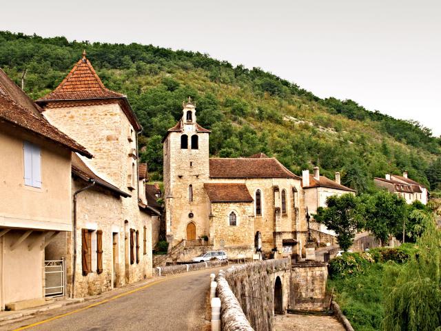 Larnagol (Lot) - L'église au bord de la D662