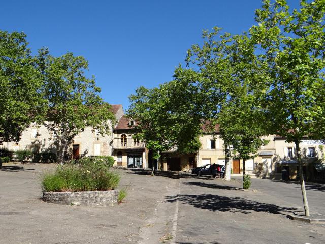 Cazals (Lot) - Place Hugues-Salel