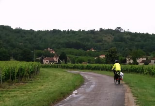 Cycling near Douelle