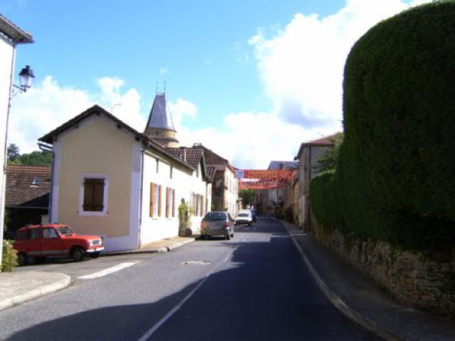 Frayssinet-le-Gélat: Un beau site „www.archicultura.ch“
