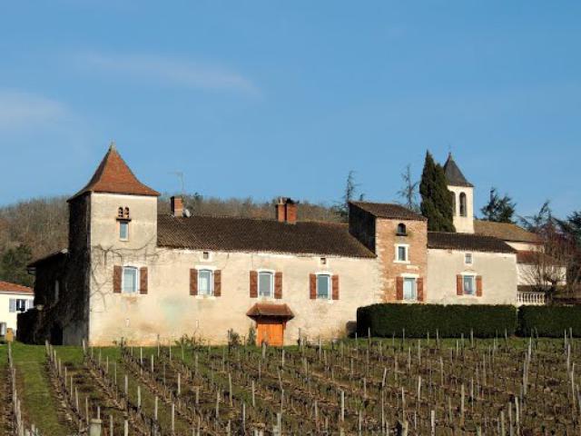 46 LAMAGDELAINE - au village.