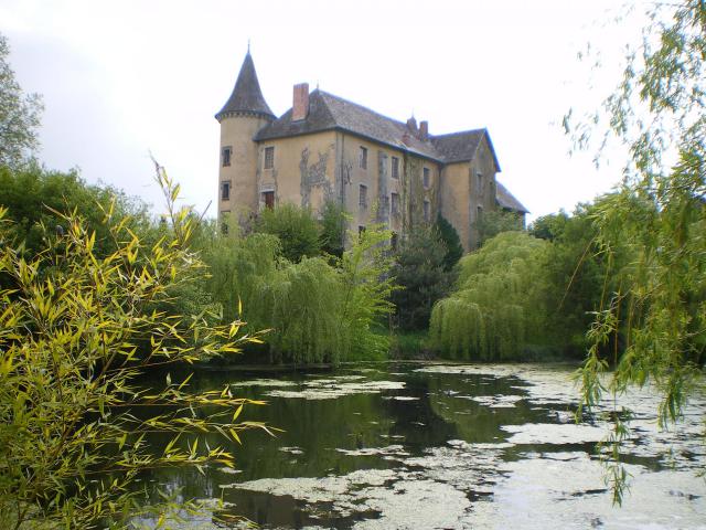 Château des Bessonies vue du parc, Bessonies dans le département du Lot en France.