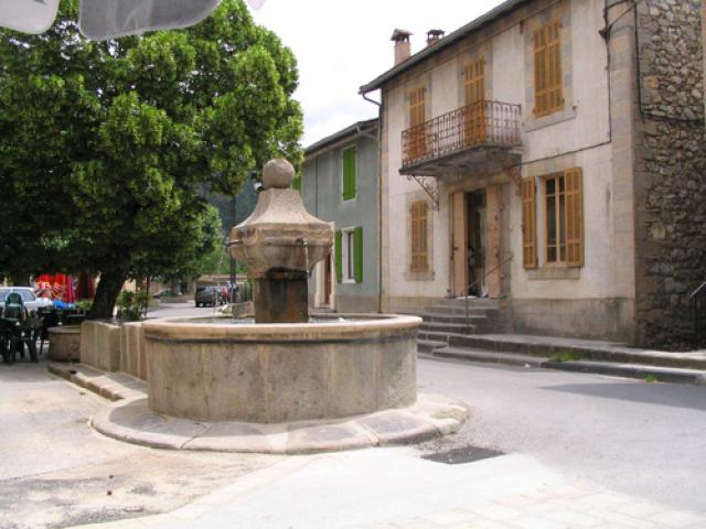 Le Fugeret. Place.