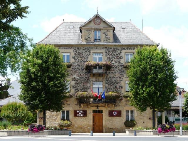 La mairie de Biars-sur-Cère, Lot, France.