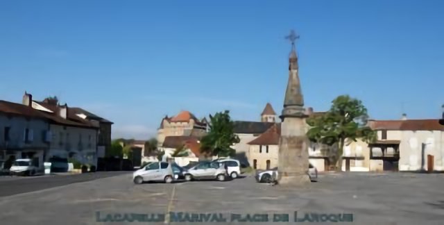 Lacapelle Marival place de Laroque