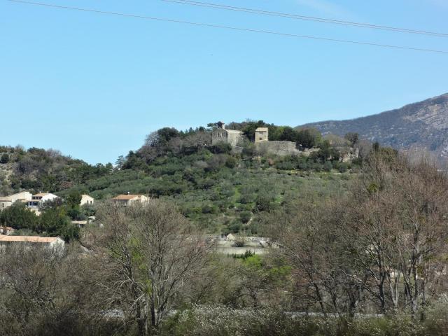 Ce fichier a été téléversé avec Commonist. Le village de Peipin sur sa colline