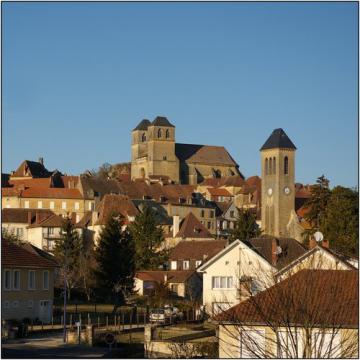 GOURDON : L'église des Cordeliers et l'église Saint-Pierre depuis la rue Jean-Joseph Calès