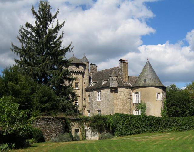 Vue de la façade du château de Laborie à Laval-de-Cère dans le département du Lot en France.