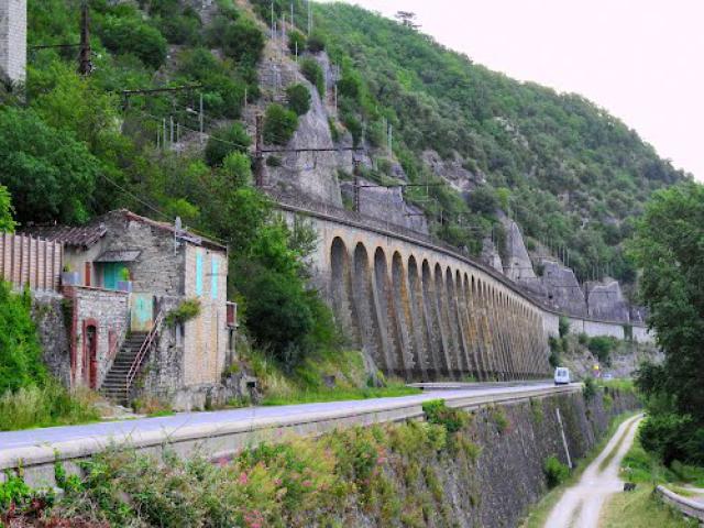 Quercyrail de Mercués, Croisière sur la rivière du Lot (Mercués -- Bouziés), France