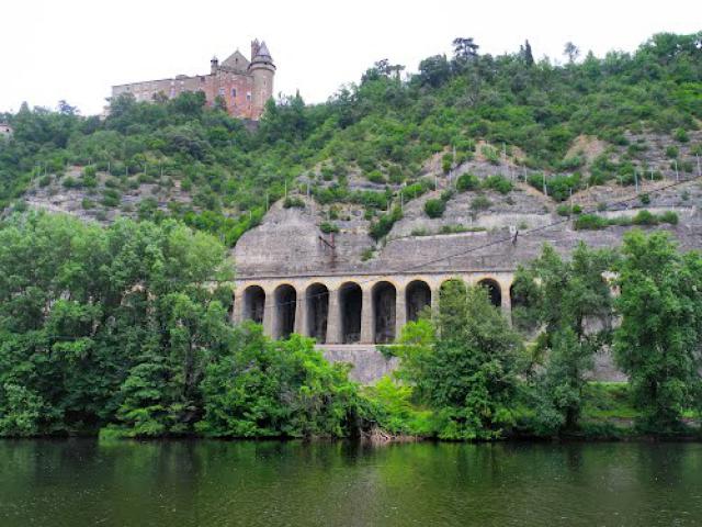 Château de Mercuès - Croisière sur la rivière du Lot (Cahors--Caix), France