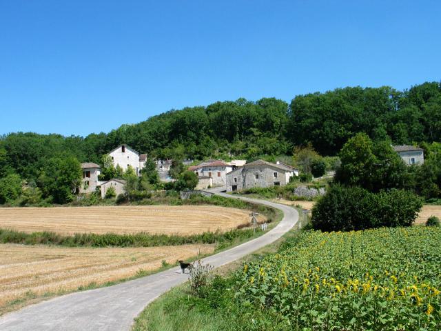 Valprionde (Lot, France) - le village et l'église.