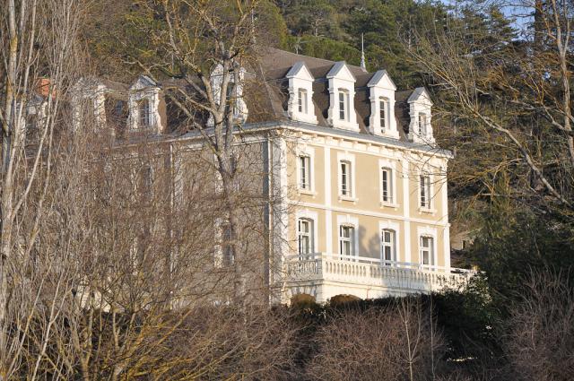 Château Laval à Gréoux-les-Bains